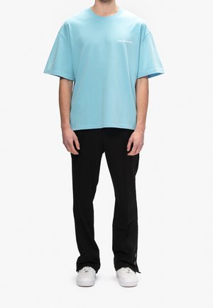 PEQUS, T-shirt imprimé - blue