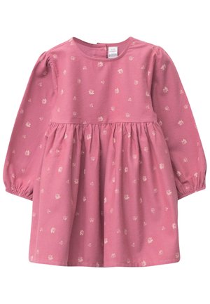 Pink baby kjole med lange ærmer med små hvide blomstermønstre og sommerfugle, sammenføjet talje og elastiske manchetter.