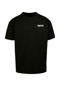 Sort bomulds T-shirt med rund hals, korte ærmer og et lille hvidt tekstlogo på venstre side. Enkel og udekoreret design.