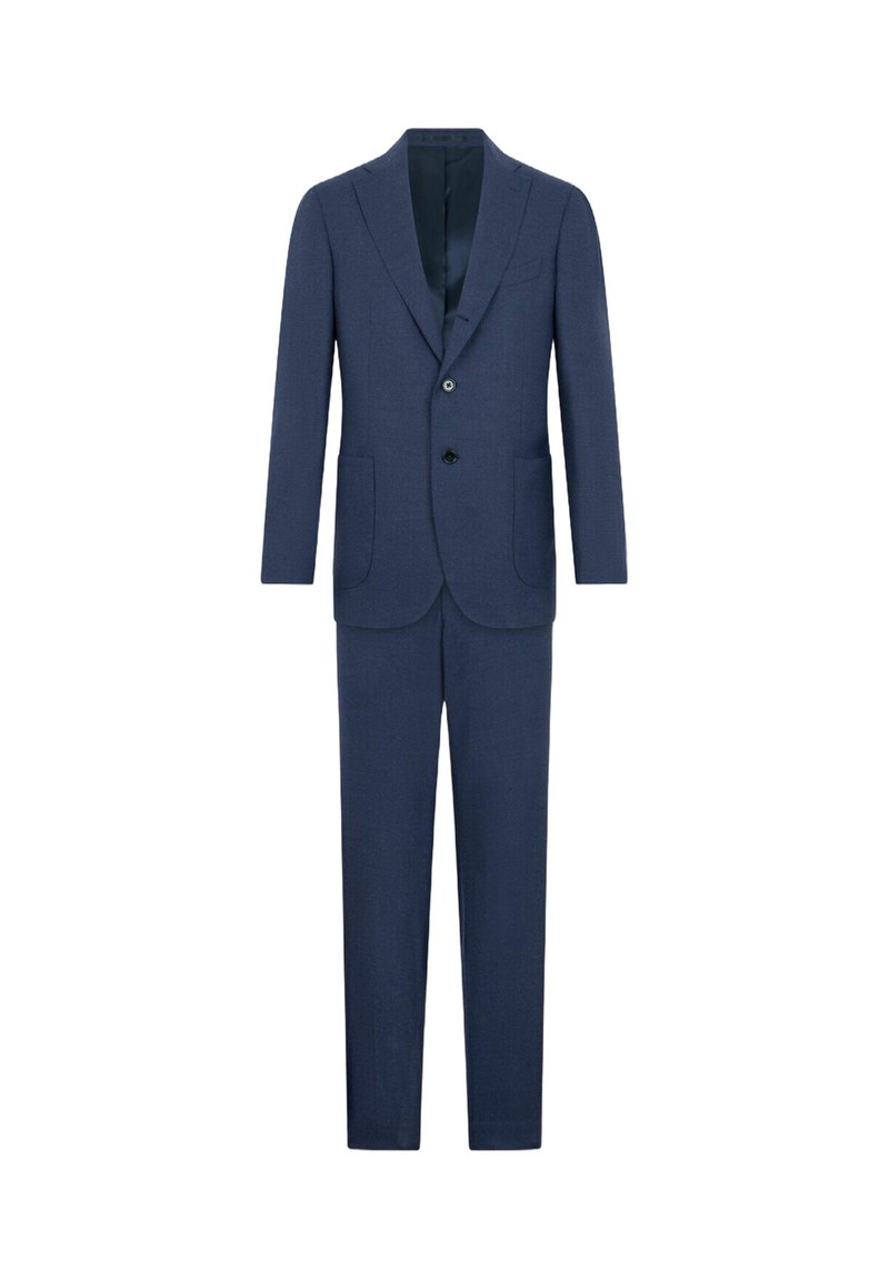 Námořnický modrý oblek s jedním knoflíkem, klopou do tvaru zářezu, dvěma předními kapsami a viditelnými švy. Tkanina vypadá hladce a texturovaně.