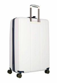 Valigia rigida bianca con finitura testurizzata, zip blu navy, quattro ruote nere e manico retrattile argento. Logo del marchio sulla parte frontale.