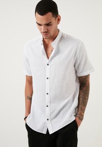 Buratti - SHORT SLEEVE - Hemd - white Thumbnail-Bild 1