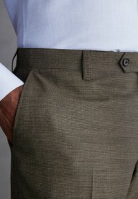 Next TAILORED FIT SIGNATURE TG DI TRIM TEXTURE - REGULAR FIT - Anzughose - brown