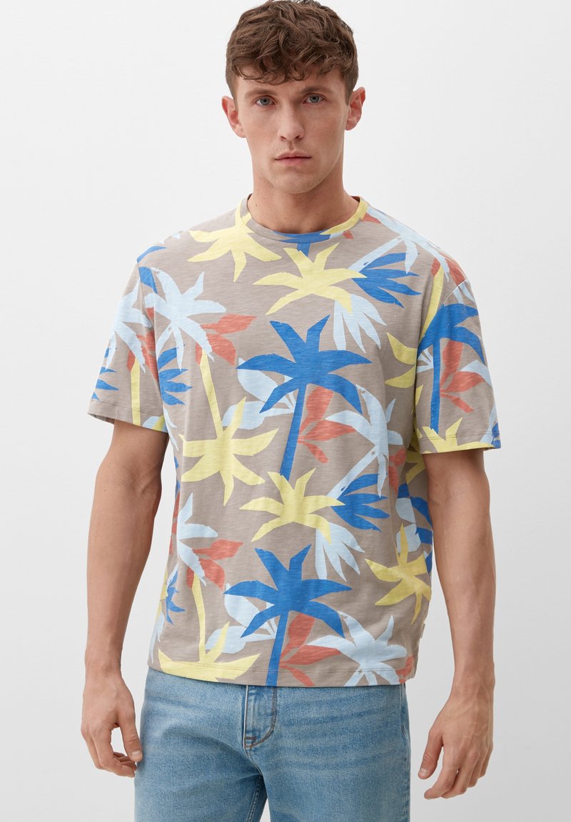 s.Oliver MIT ALLOVER - T-shirt z nadrukiem