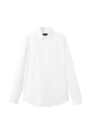 Camisa blanca de manga larga con botones y cuello, mostrada extendida sobre un fondo blanco.