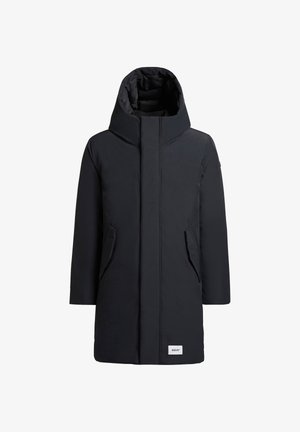 Schwarzer Parka mit hohem Kragen und Kapuze, seitlichen Taschen, glatter Textur und einem Saum, der über die Hüften hinaus reicht.