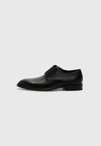 DERREK - Stringate eleganti - black
