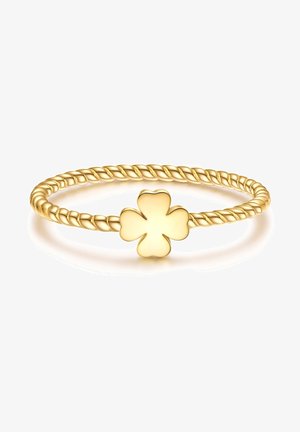 Bracciale rigido in oro con design intrecciato, caratterizzato da un ciondolo a quadrifoglio con superficie liscia e bordi arrotondati, che riflette la luce in modo elegante.