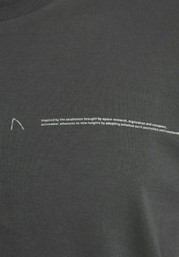 CHASIN' SCRIPT - Majica kratkih rukava s printom - dark grey