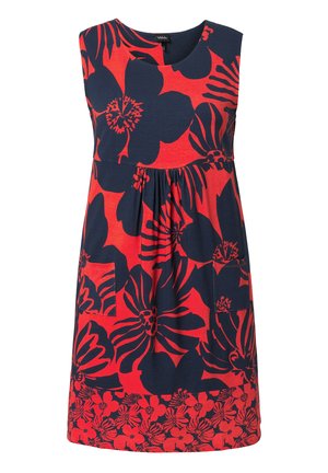 Rød ærmeløs kjole med stort marineblåt blomsterprint, indsnævret talje, lomme med lap på højre side og mindre blomsterprint ved kanten.