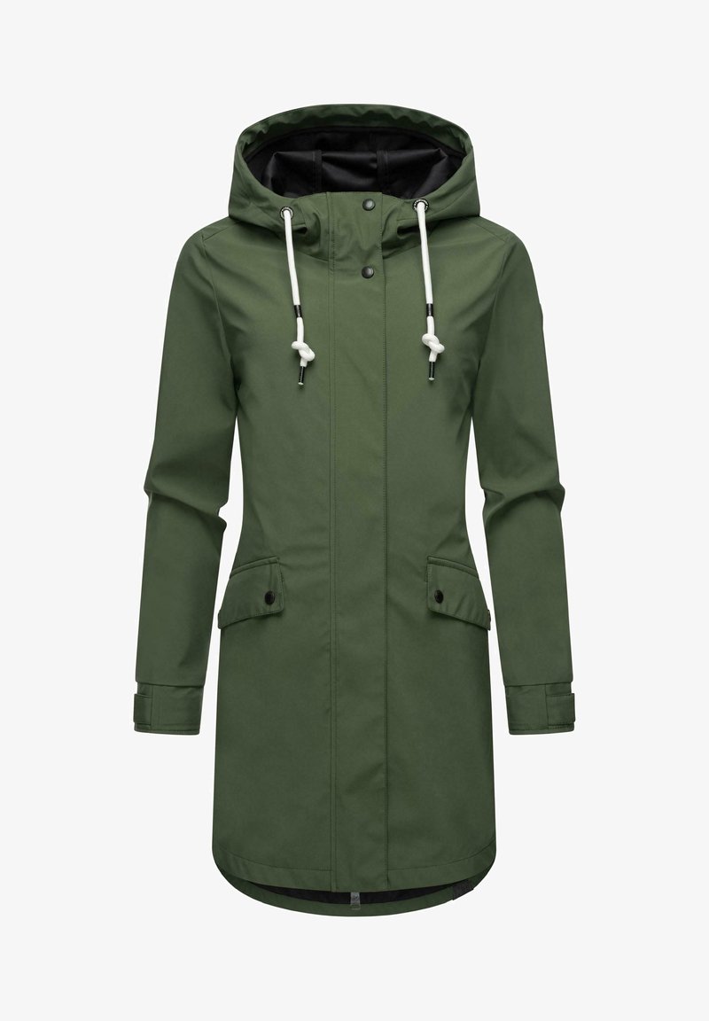 Grønn vanntett parkas med hette, med hvite snorstrammere, to frontlommer med klaffer, og en noe buet nederkant.