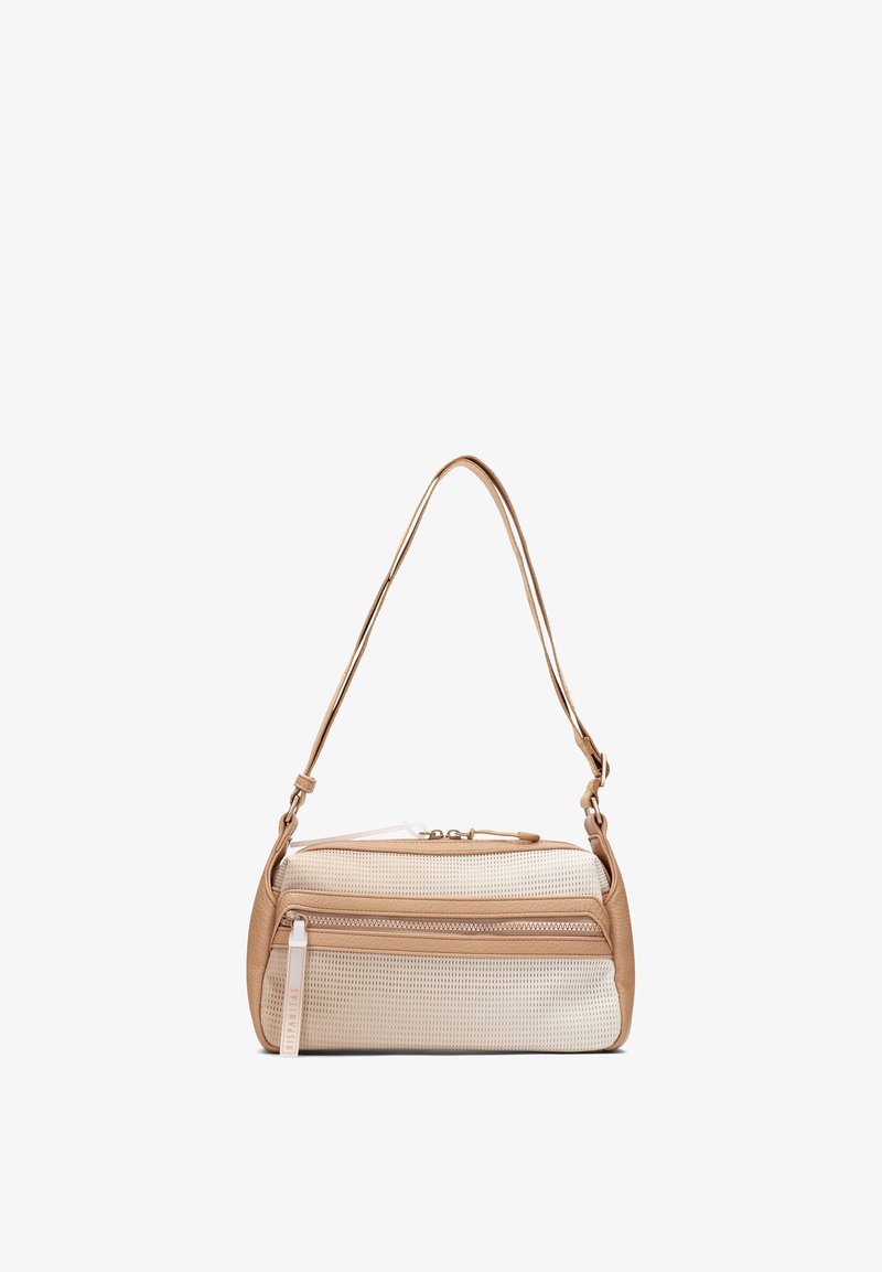 Piccola borsa a tracolla beige e marrone chiaro con tasca frontale con zip e tracolla regolabile, tessuto testurizzato e dettagli in pelle liscia.
