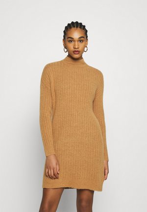 ONLMEKIA DRESS - Sukienka dzianinowa - brown melange