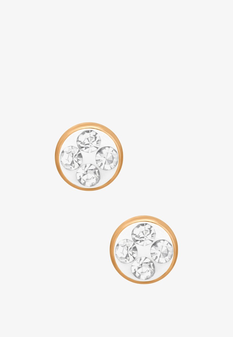 Boucles d'oreilles rondes en métal doré avec quatre cristaux transparents sur fond blanc. Fini métallisé lisse et brillant.