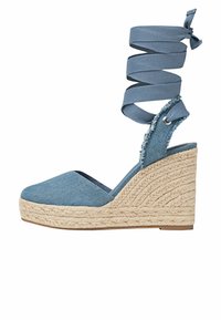 Stradivarius Sandály na vysokém podpatku - blue