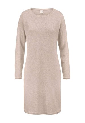 Beige langärmliges knielanges Kleid mit Rundhalsausschnitt und einfacher, gerader Silhouette auf weißem Hintergrund.