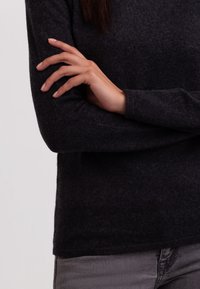 CASH-MERE CASH-MERE ROLLKRAGEN PULLOVER - Strickpullover - dunkel anthrazit