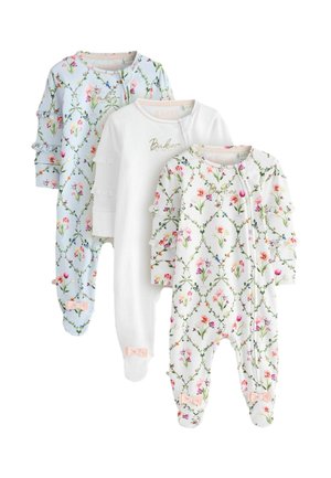 Drei Baby-Strampelanzüge, zwei mit Blumenmustern auf blauem und weißem Hintergrund und einer einfarbig weißen, alle mit kleinen rosa Schleifen an den Füßen.