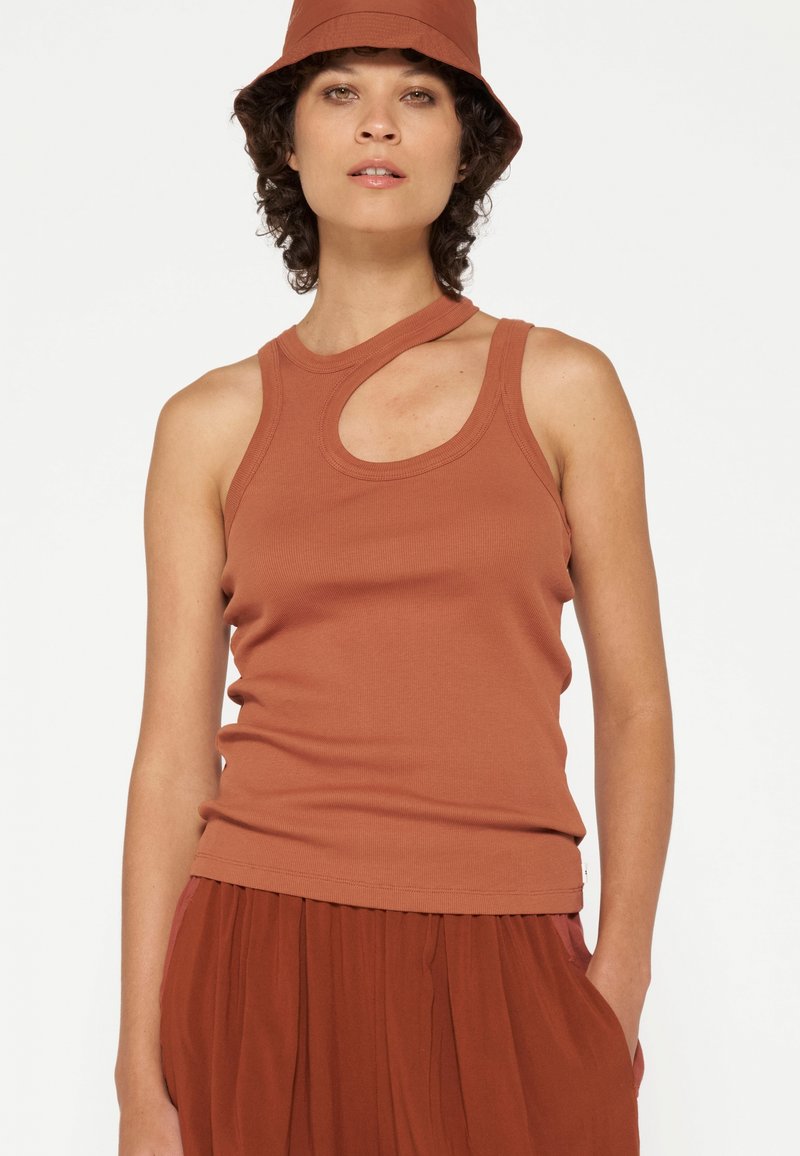 10DAYS CUT OUT  - Top - saddle brown