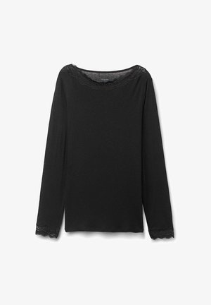 Top noir à manches longues en tissu doux, doté d'une garniture en dentelle festonnée le long de l'encolure et des poignets, apportant une touche délicate.