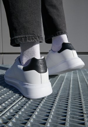 YOURTURN by Zalando UNISEX - Sneakers laag - white