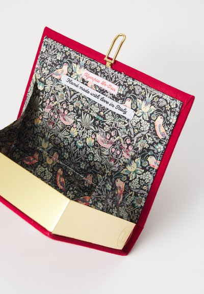 Olympia Le-Tan BOOK CLUTCH ITALIAN COOK BOOK - Clutches - bordeaux latim