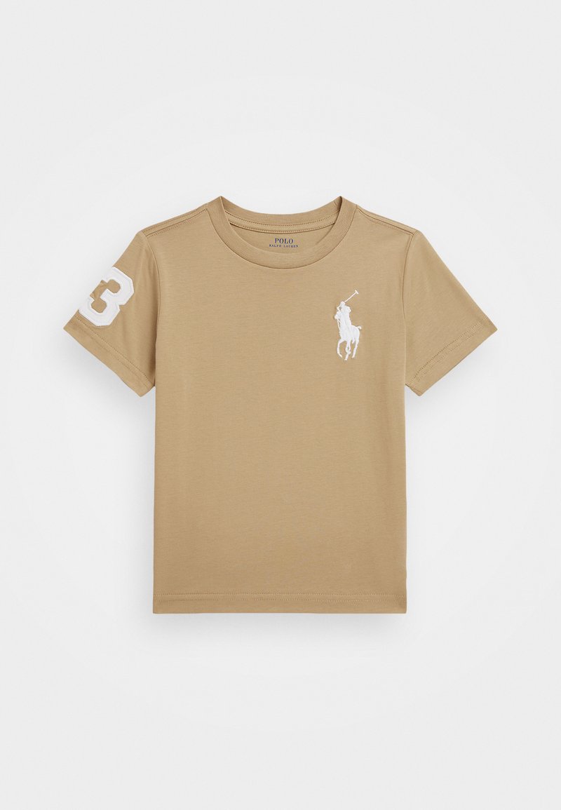 Beige Baumwoll-T-Shirt mit einem kleinen weißen Logo auf der Brust und der weißen Zahl "3" auf den linken Ärmel gestickt. Rundhalsausschnitt.