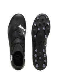 Scarpe da calcio nere con superiore testurizzato, logo bianco e suola con tacchetti sagomati per la trazione. Presentano un design elegante e aerodinamico.