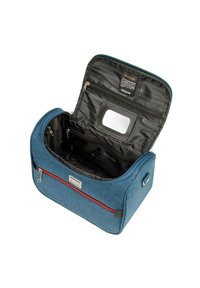 Borsa da viaggio in tessuto blu con forma strutturata, chiusura con zip, accento rosso, molteplici scomparti interni e una finestra ID trasparente.