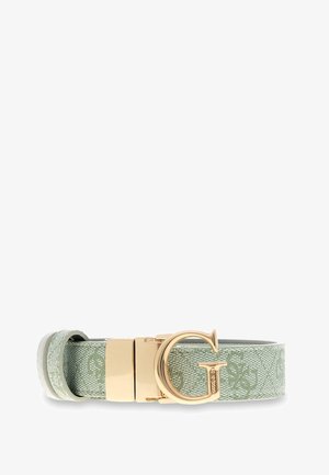 Ceinture en cuir vert texturé avec une boucle dorée en forme de lettre G, sécurisée par un fermoir magnétique.
