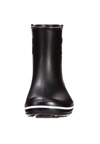 Botte de pluie en caoutchouc noir avec une texture lisse, un bout arrondi et une bande horizontale blanche au niveau de la semelle. Dispose d'ouvertures latérales pour faciliter l'enfilage.