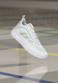 Non sélectionné, footwear white/silver-coloured metallic/grey one