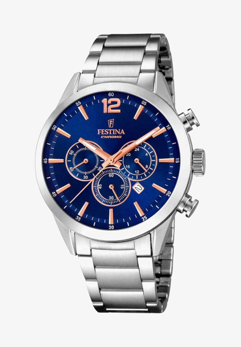Orologio in acciaio inossidabile argentato con quadrante blu, dettagli in rosè e tre quadranti secondari. Presenta una finestra per la data e un robusto bracciale metallico.