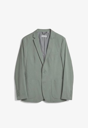 Lichtgrijs herenblazer met één knoop, inkeping revers, twee voorzakken met klep en vier knopen aan elke manchetcuff.