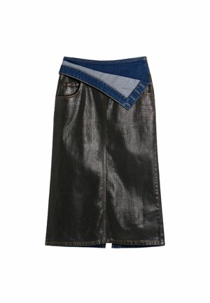 Pikk must nahast seelik, millel on vöökohal asümmeetriline sinise teksariidest mähispaneel, millel on nööbiaugud.