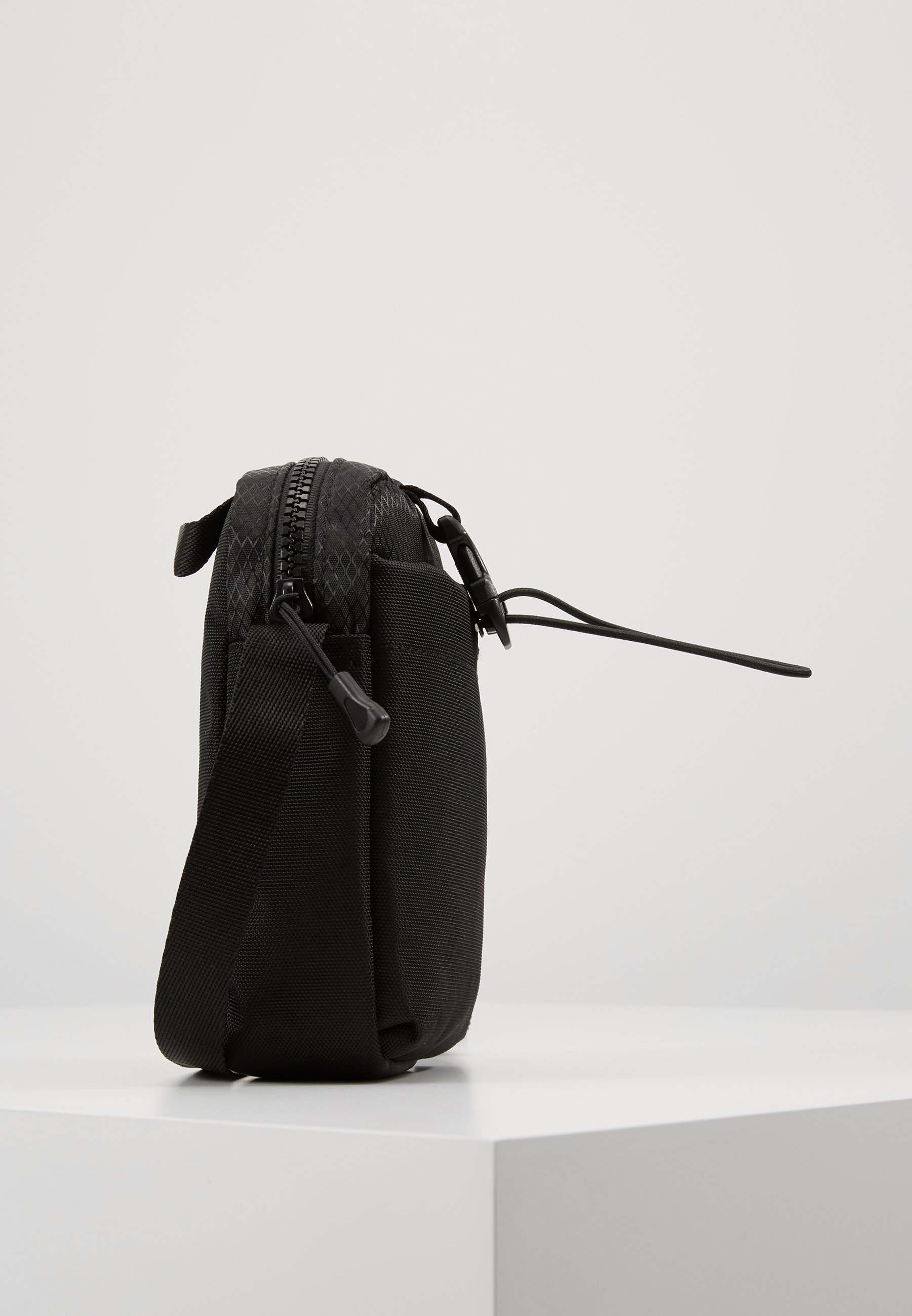 Converse COMMS POUCH Axelremsväska black Zalando.se Converse COMMS POUCH Axelremsväska black Zalando.se