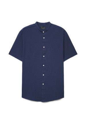 Camicia blu navy a maniche corte con collo alla coreana e bottoni bianchi sul davanti, mostrata su sfondo bianco.