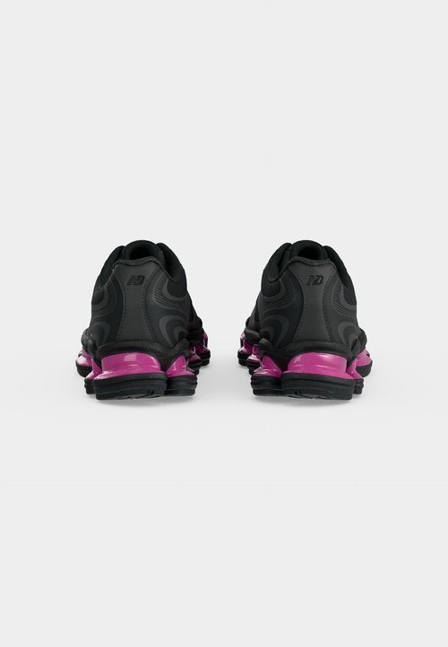 New Balance U2000 UNISEX - Trainers - black/pink heat — foto 4
