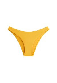 Žlutý bikini spodek s žebrovanou strukturou, vysokým vykrojením na nohou a širokým pasem. Hladká tkanina bez vzorů nebo viditelného kovového spojování.