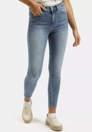 - Jeansy Skinny Fit