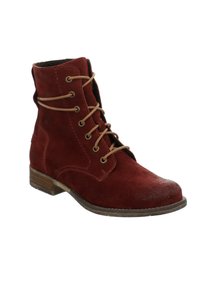 Bottine en suède rouge avec des lacets marron, bout arrondi et un talon empilé bas. Présente des détails de couture et des œillets en métal pour les lacets.
