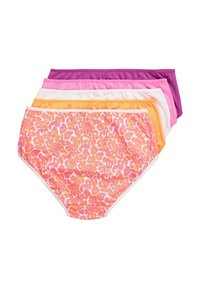 Cinq paires de culottes taille haute pour femmes en violet, rose, blanc, orange et imprimé léopard rose, soigneusement empilées sur un fond blanc.