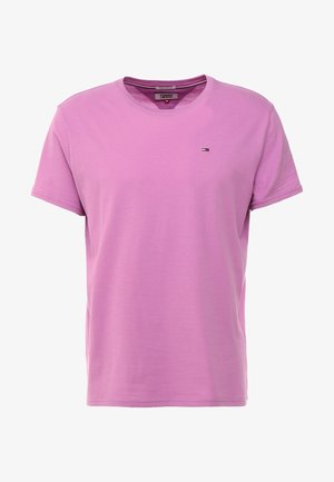 Lyserød bomulds t-shirt med rund halsudskæring, korte ærmer og et lille broderet logo på brystet. Blød tekstur og afslappet pasform.