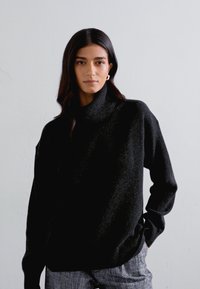 Filippa K RELAXED TURTLE NECK - Svetr - anthracite