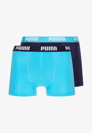 Zwei Paare Herrenboxershorts: eines in Hellblau mit einem blauen Bund und "PUMA"-Logo und eines in Dunkelblau mit einem schwarzen Bund.