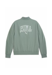 Lys grøn bomberjakke lavet af glat stof, med elastisk talje, lange ærmer og et stort "PUMA sports club" grafisk motiv på ryggen.