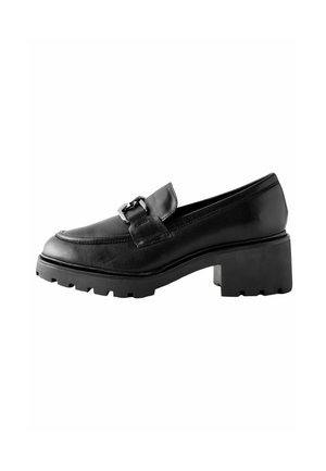 Mocassins en cuir noir avec semelle épaisse et petit talon, présentant un détail de boucle en métal argenté sur le dessus.