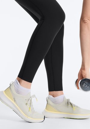 OYSHO, GYM SPORT OY/AC 200 - Trainingsschoen - yellow