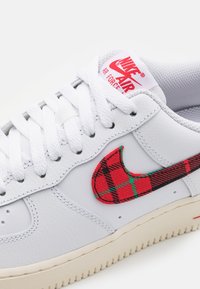 nike air force 1 v8 men's