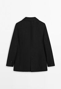 Zwarte blazer met lange mouwen, een reverskraag, knoopmanchetten en een achterventilatiedetail, op een witte achtergrond.